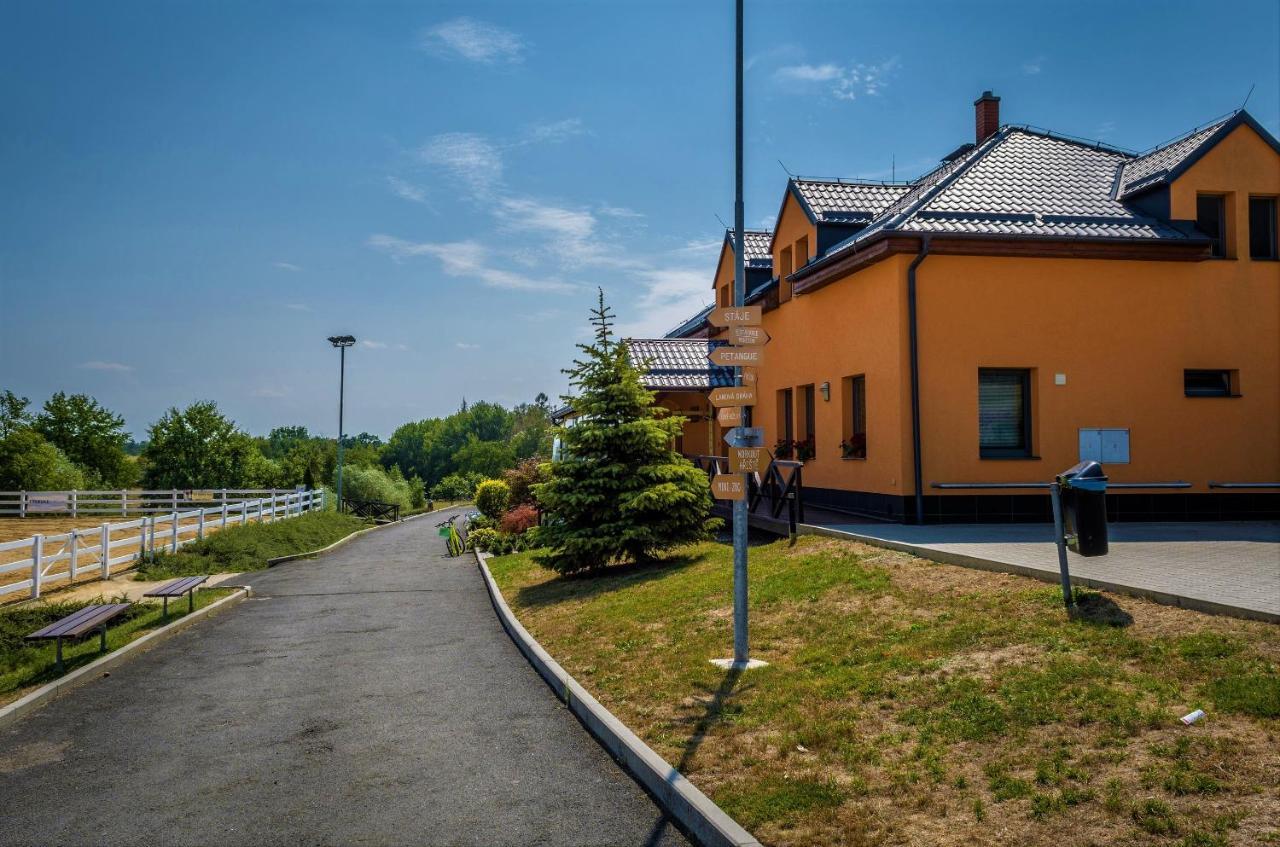 Hotel Horse Riding - Jezdecky Areal Trsice Luaran gambar